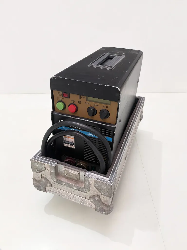 Balastro HMI 2500 con ruedas 2.webp