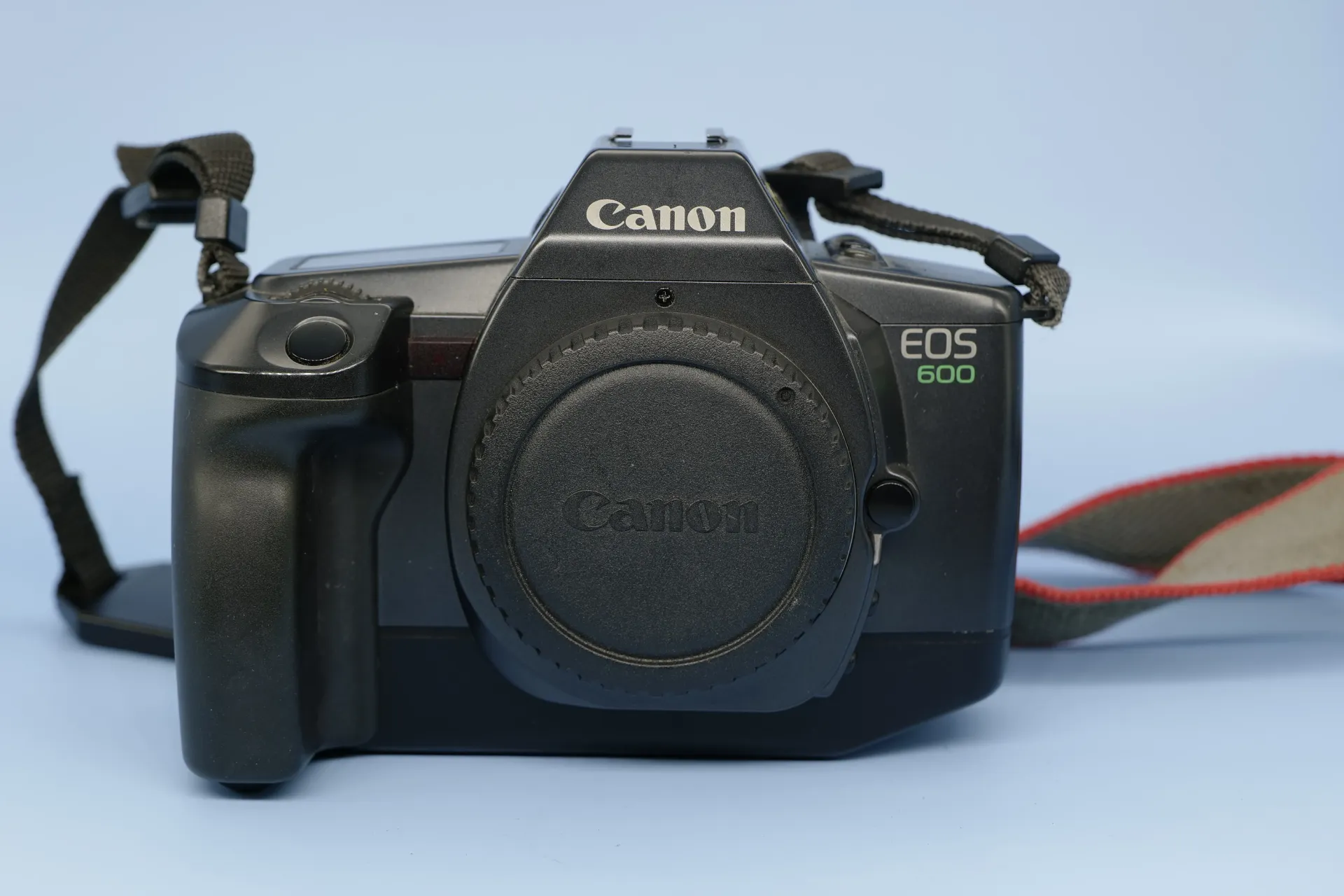 [SDC06040101010002] Cámara Canon EOS 600