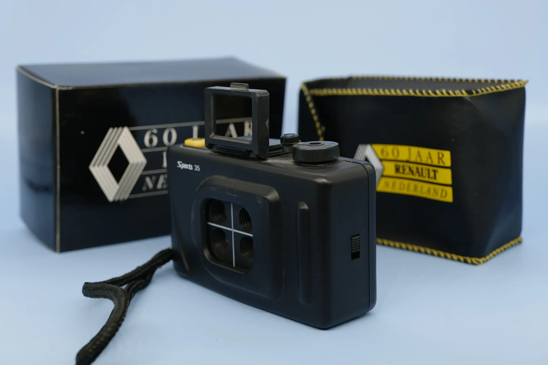 [SDC06040101020006] Cámara Point & Shot Renault Sports 35
